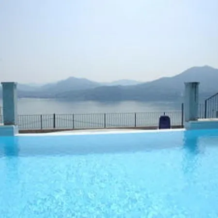 Apartment By Lake Maggiore With Pool, Cleaning Included Apartman *