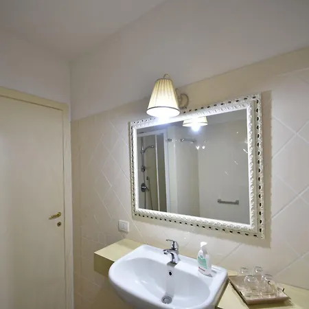 Apartment By Lake Maggiore With Pool, Cleaning Included Apartman Oggebbio